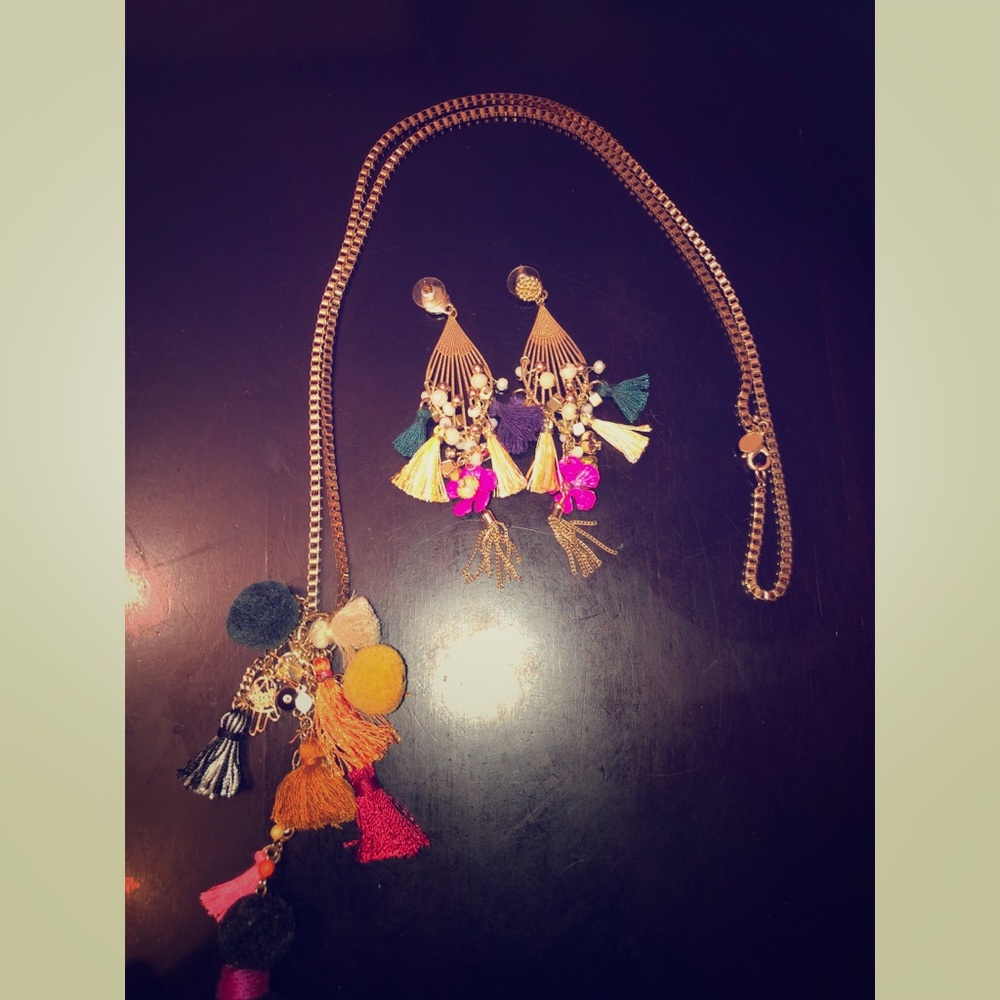 Express earring and necklace set
